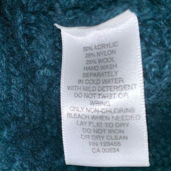 Lord & Taylor oversized knit sweater - Picture 6 of 6